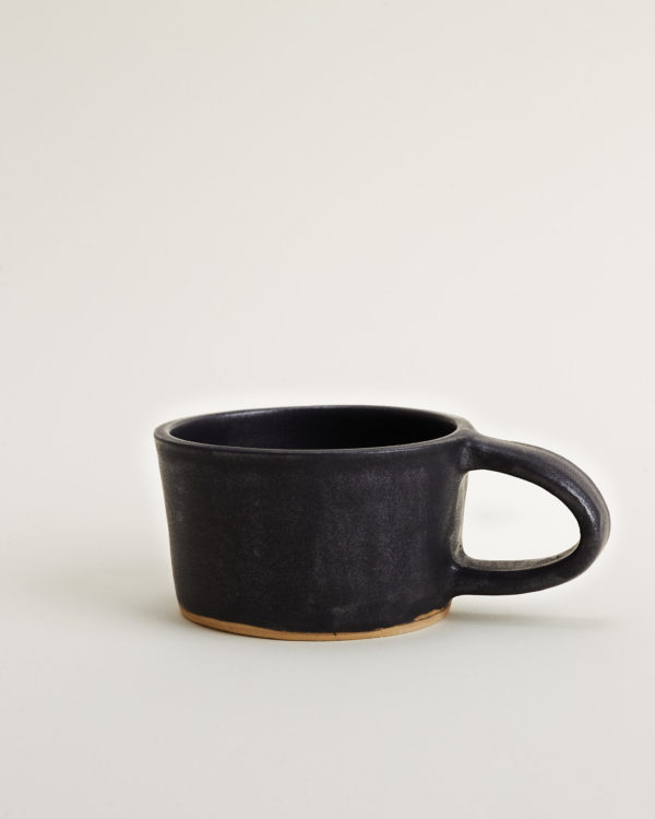 čierny handmade originálny hrnček na čaj , šálka na čaj