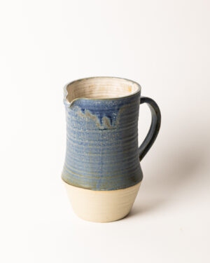 Keramiický modrý džbán ručnej výroby z ateliéru Martiny Švarc